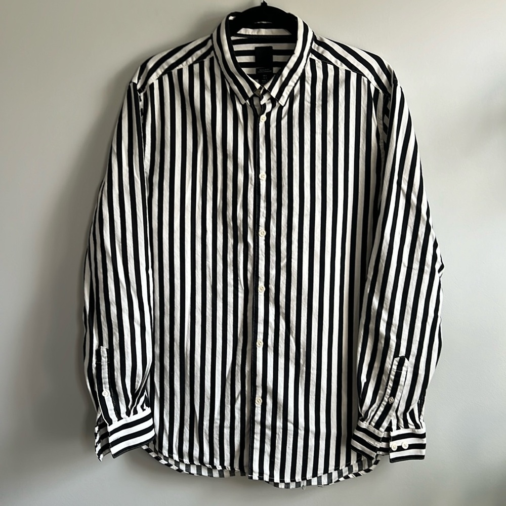H&M men’s dress shirt black and white stripe
